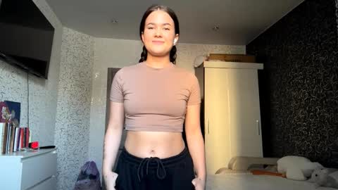 Lola online show from February 17, 8:11 am