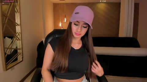 Snapshot of marylewis_ chatting on June 14, 12:18 pm Mary online show from June 14, 12:18 pm