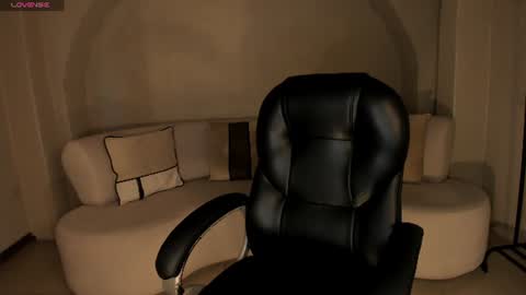 Snapshot of marylewis_ chatting on July 2, 12:22 pm Mary online show from July 2, 12:22 pm