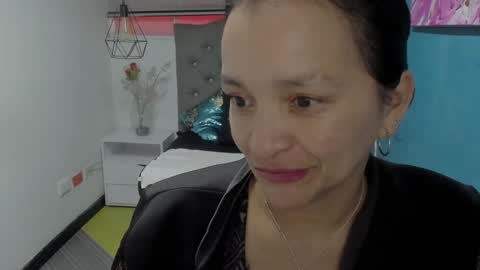 Snapshot of marylinmilf chatting on December 4, 8:18 pm Marylin online show from December 4, 8:18 pm