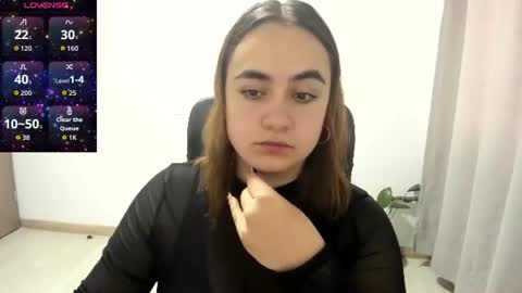 Snapshot of maryluna95 chatting on June 24, 8:41 pm Dulce Maria online show from June 24, 8:41 pm