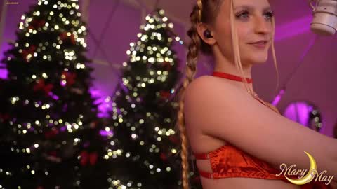 Snapshot of marylunamay chatting on December 6, 11:14 pm Mary online show from December 6, 11:14 pm