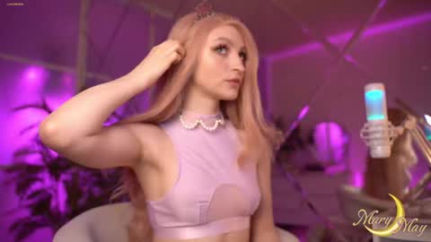 Snapshot of marylunamay chatting on January 24, 10:08 pm Mary online show from January 24, 10:08 pm