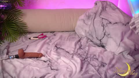 Snapshot of marylunamay chatting on February 1, 2:16 am Mary online show from February 1, 2:16 am