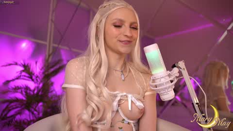 Snapshot of marylunamay chatting on February 2, 4:48 am Mary online show from February 2, 4:48 am