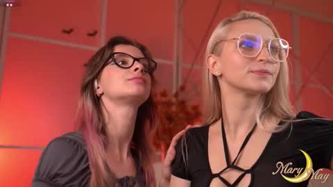 Snapshot of marylunamay chatting on November 28, 4:04 am Mary online show from November 28, 4:04 am