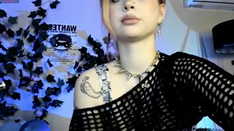 Snapshot of marynixoxo chatting on February 25, 2:47 am Mary x online show from February 25, 2:47 am