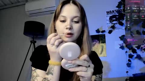 Snapshot of marynixoxo chatting on March 9, 3:01 am Mary x online show from March 9, 3:01 am