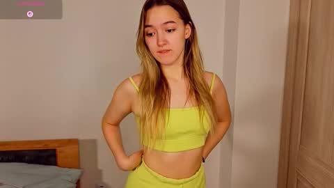 Snapshot of marysparkl chatting on December 5, 7:54 pm Mary online show from December 5, 7:54 pm