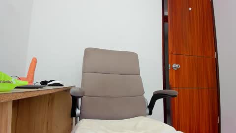 Snapshot of marysuz chatting on December 1, 3:17 pm 3 online show from December 1, 3:17 pm