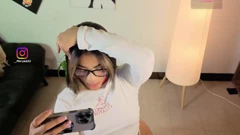 maryybellax online show from March 28, 12:32 am