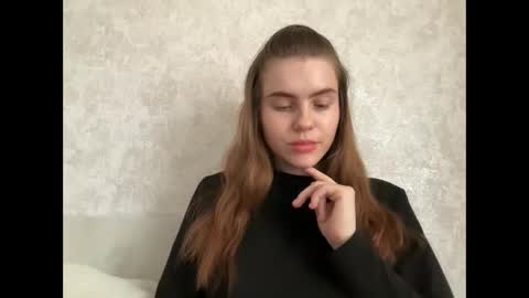 MaryYourr online show from May 20, 9:37 am
