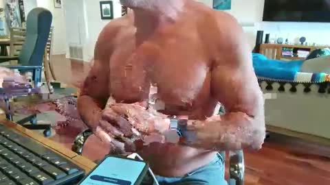 Snapshot of mascmuscle49 chatting on December 3, 6:50 pm mascmuscle49 online show from December 3, 6:50 pm