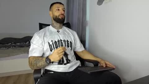 Snapshot of masculineguy69 chatting on October 15, 6:35 am masculineguy69 online show from October 15, 6:35 am