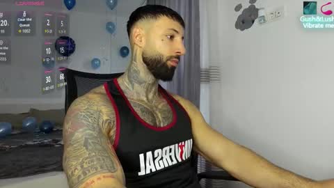 Snapshot of masculineguy69 chatting on November 30, 8:07 am masculineguy69 online show from November 30, 8:07 am