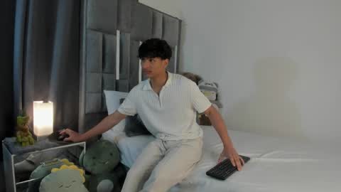 Snapshot of mash_angelo chatting on October 9, 2:31 am mash_angelo online show from October 9, 2:31 am