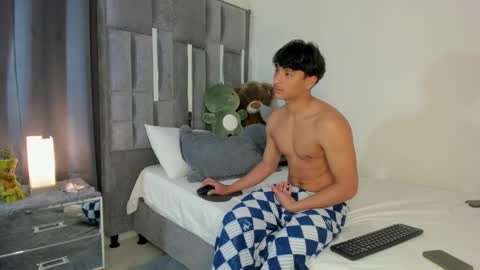 Snapshot of mash_angelo chatting on October 13, 10:54 pm mash_angelo online show from October 13, 10:54 pm