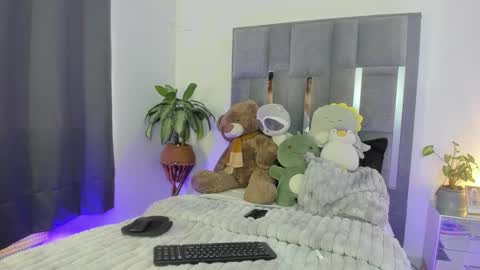 mash_angelo online show from March 5, 1:40 pm