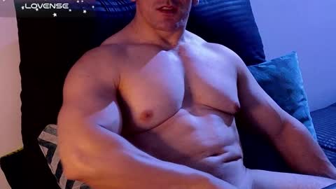 masked_bodybuilder online show from December 14, 5:58 pm