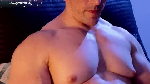 masked_bodybuilder online show from December 18, 12:43 am