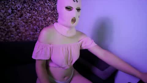 maskedseductress724 online show from June 21, 8:00 pm