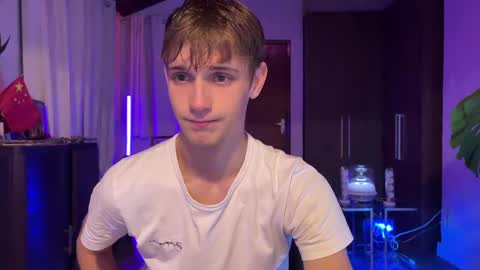 Snapshot of mason_gallagher chatting on October 18, 10:43 pm Mason online show from October 18, 10:43 pm