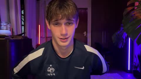 Snapshot of mason_gallagher chatting on October 24, 9:00 pm Mason online show from October 24, 9:00 pm