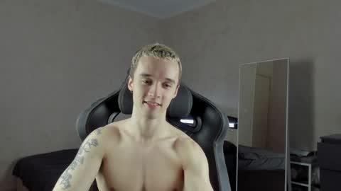 Snapshot of mason_warhol chatting on December 11, 12:44 pm Mason online show from December 11, 12:44 pm