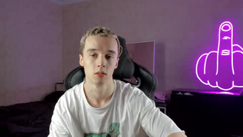 Snapshot of mason_warhol chatting on December 12, 3:27 pm Mason online show from December 12, 3:27 pm