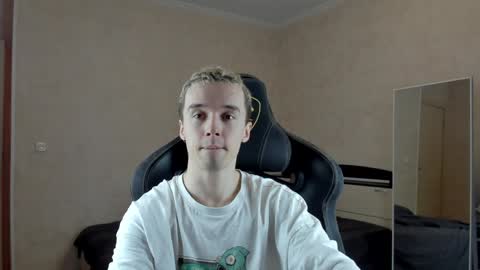 Snapshot of mason_warhol chatting on December 13, 3:54 pm Mason online show from December 13, 3:54 pm