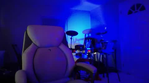 Snapshot of massageartist chatting on November 11, 1:27 am HappyZending online show from November 11, 1:27 am