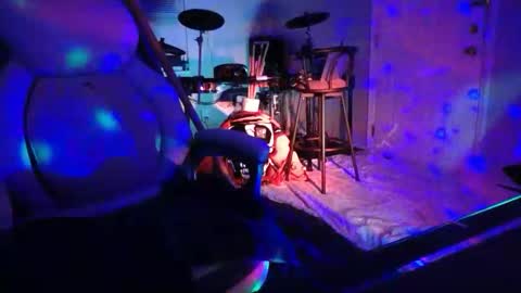 Snapshot of massageartist chatting on November 13, 2:21 am HappyZending online show from November 13, 2:21 am