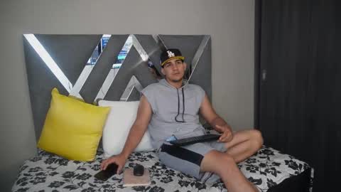 Snapshot of massimo_vidal chatting on September 23, 12:08 pm massimo_vidal online show from September 23, 12:08 pm