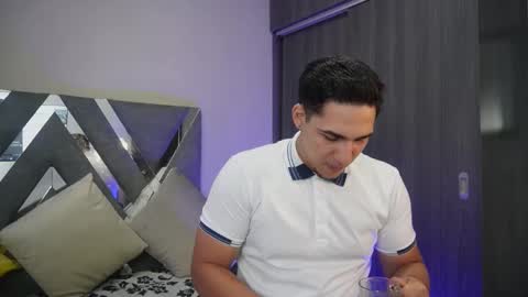 Snapshot of massimo_vidal chatting on September 27, 3:11 am massimo_vidal online show from September 27, 3:11 am