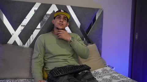 Snapshot of massimo_vidal chatting on October 15, 1:50 am massimo_vidal online show from October 15, 1:50 am