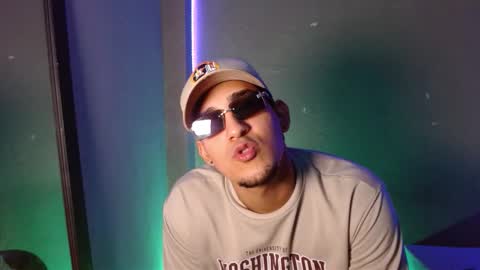 massimo_vidal online show from December 5, 2:31 am