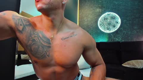 Snapshot of massimowalton2 chatting on January 10, 2:35 am massimowalton2 online show from January 10, 2:35 am