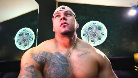 Snapshot of massimowalton2 chatting on November 16, 2:06 am massimowalton2 online show from November 16, 2:06 am