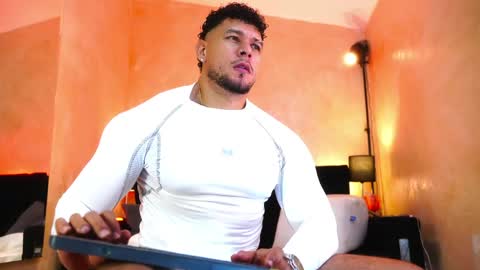 massimowalton2 online show from May 24, 2:05 am