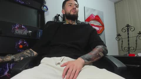 Snapshot of master_steven_01 chatting on December 11, 11:10 pm steven online show from December 11, 11:10 pm