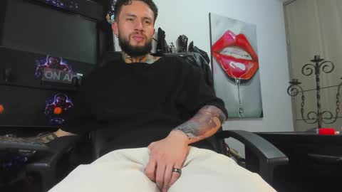 Snapshot of master_steven_01 chatting on December 12, 2:15 am steven online show from December 12, 2:15 am