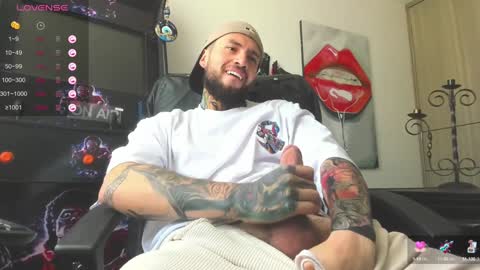 Snapshot of master_steven_01 chatting on December 13, 4:05 pm steven online show from December 13, 4:05 pm