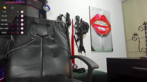 Snapshot of master_steven_01 chatting on December 16, 1:42 am steven online show from December 16, 1:42 am