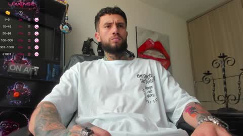 Snapshot of master_steven_01 chatting on December 17, 6:42 pm steven online show from December 17, 6:42 pm