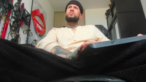 Snapshot of master_steven_01 chatting on December 29, 8:37 pm steven online show from December 29, 8:37 pm