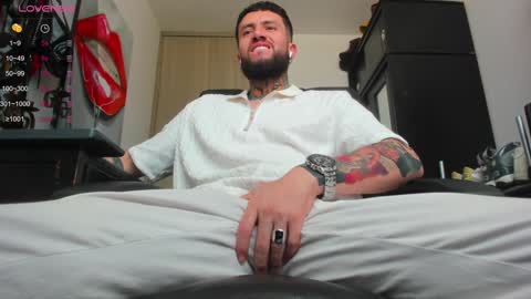 Snapshot of master_steven_01 chatting on January 8, 8:29 pm steven online show from January 8, 8:29 pm