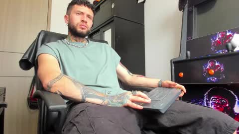 Snapshot of master_steven_01 chatting on February 28, 3:26 pm steven online show from February 28, 3:26 pm