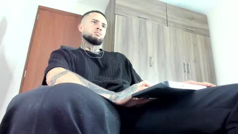 Snapshot of master_steven_01 chatting on November 10, 1:37 am steven online show from November 10, 1:37 am