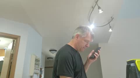 Snapshot of master_thorn chatting on September 18, 8:33 pm Master Thorn online show from September 18, 8:33 pm