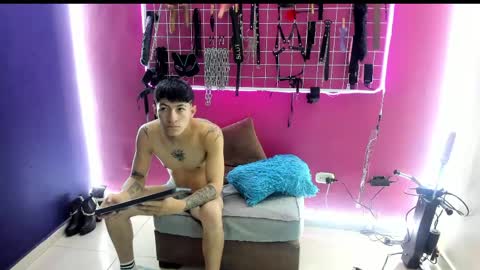 Axel And Melany online show from April 16, 12:39 pm